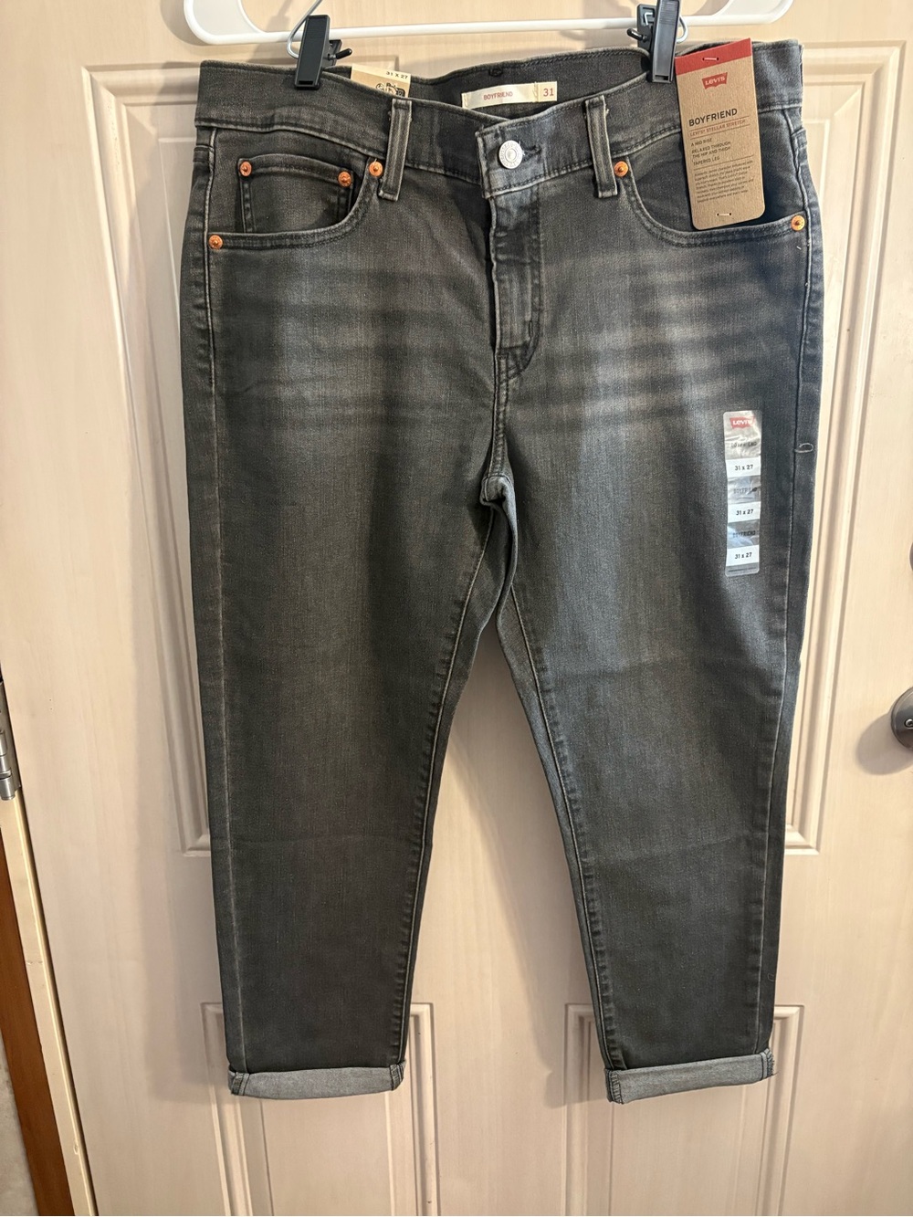 Levi's NWT Women’s size 31x27 Boyfriend jeans Medium Stretch Denim Trendy